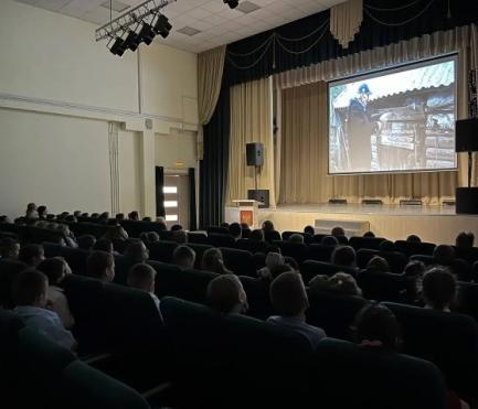 Зал во время показа кинопроекта «Герои спорта — герои страны»